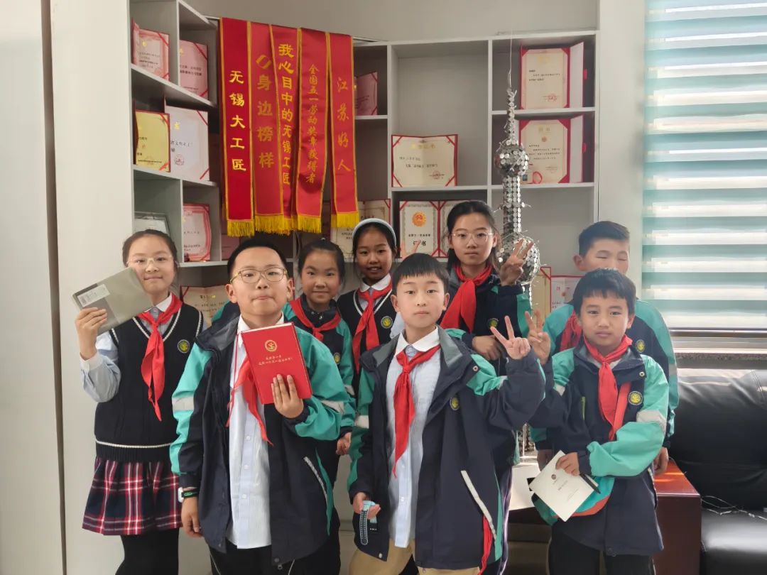 劳模工匠助企行 | 大小工匠面对面，工匠教育从小开始——锡山实小代表观摩杜华军劳模创新工作室