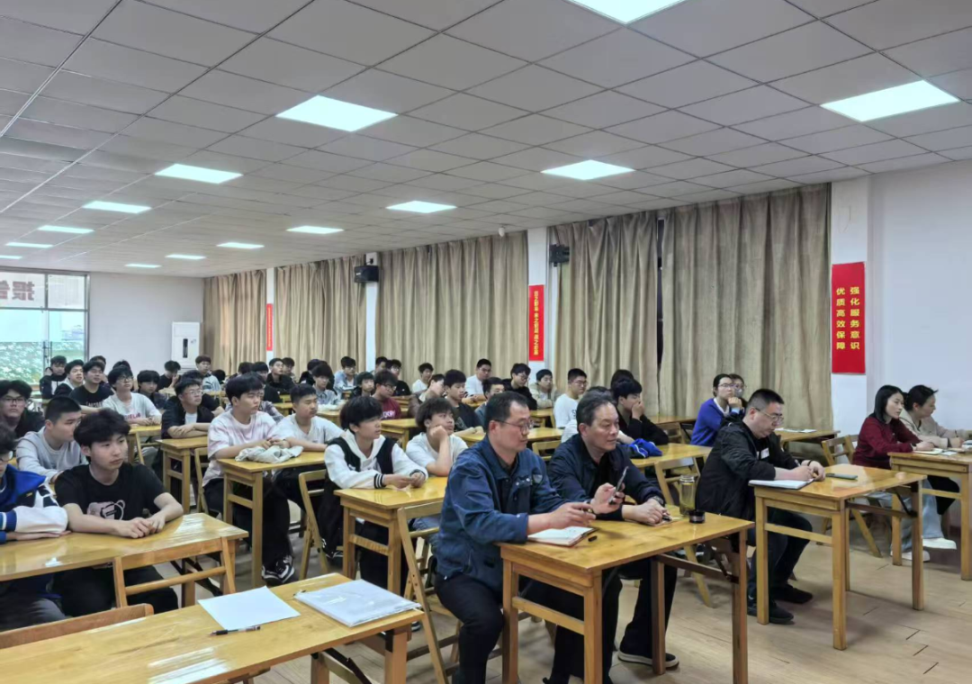 赵成旺劳模走进无锡市协新技工学校，点燃学子匠心梦