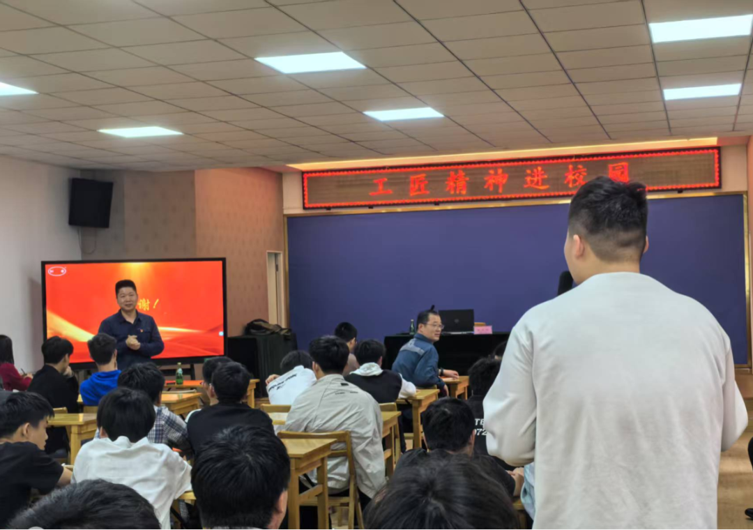 赵成旺劳模走进无锡市协新技工学校，点燃学子匠心梦